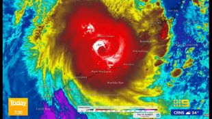 Силен тропически циклон връхлетя Западна Австралия с рекордна скорост на