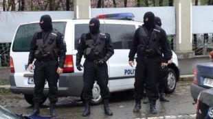 Двама български граждани са поставени под арест за 30 дни