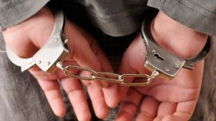 Куриер на телефонни измамници е задържала полицията в Стара Загора
