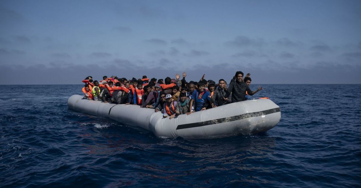 Гръцката брегова охрана съобщи, че е спасила 48 мигранти, опитващи