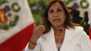 Перуанската президентка Дина Болуарте издаде указ за въвеждане на извънредно