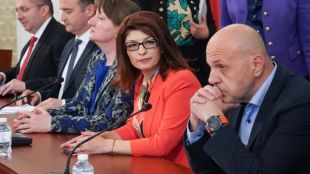 Идва време за сериозни разговори за България  заяви Десислава АтанасоваВ