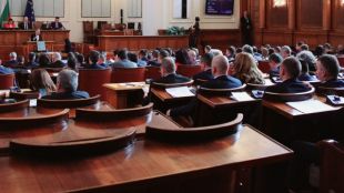 Депутатите обсъждат Кодекса на труда и Пловдивския панаир