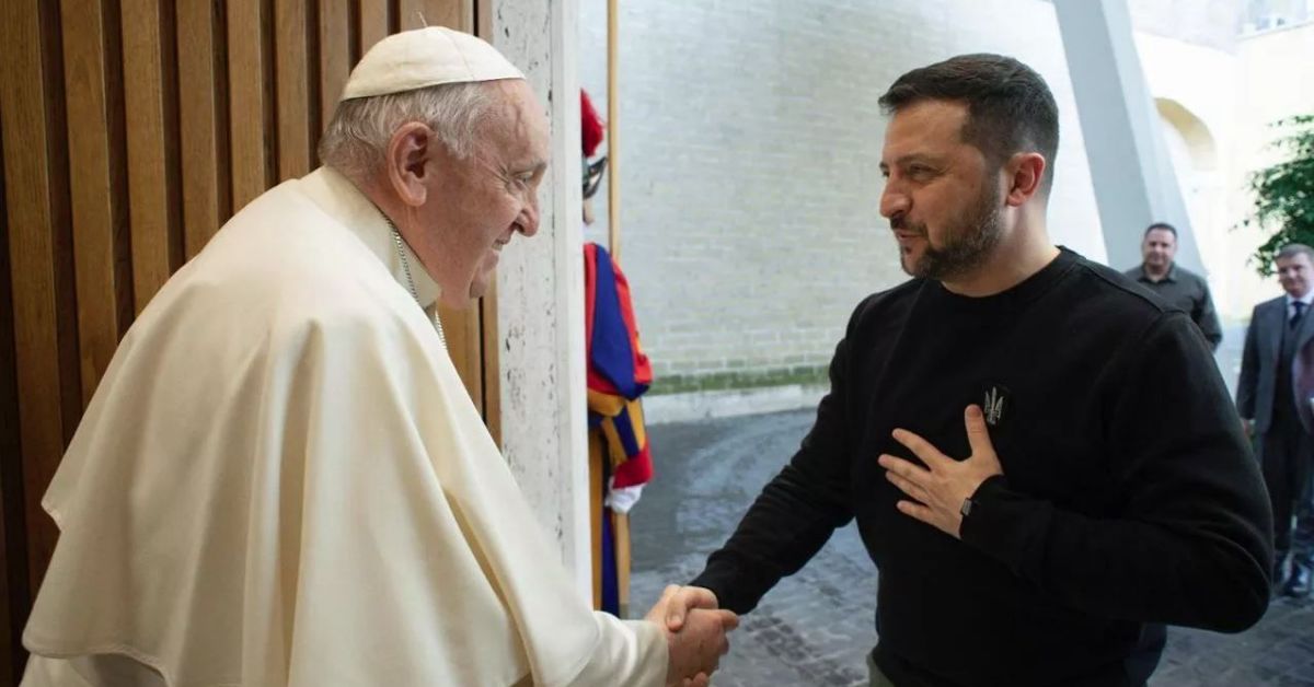 И след визитата на украинския лидер в РимЗеленски отсвири папа