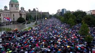 Десетки хиляди протестиращи в Белград поискаха оставката на Вучич (ВИДЕО)