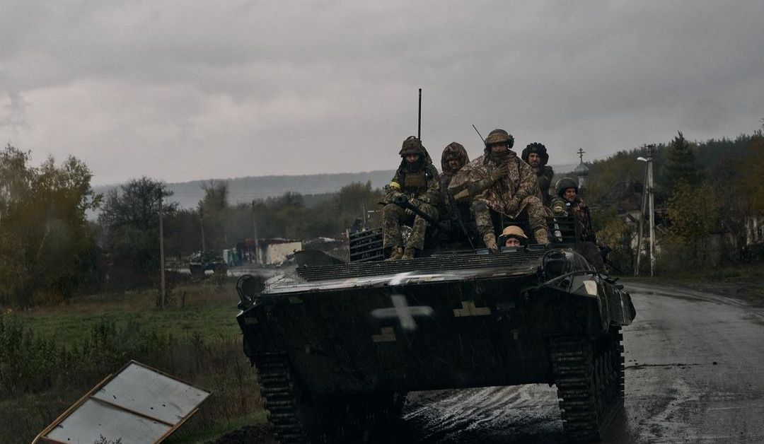 Забавянето на военната помощ от западните съюзници принуждава украинските сили