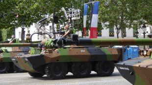 Франция ще изпрати на Украйна през следващите седмици десетки бронирани