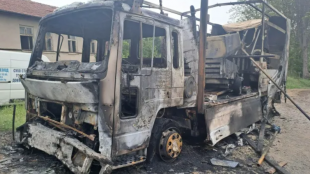 Камион собственост на благоевградска строителна фирма изгоря напълно тази нощ  Огънят