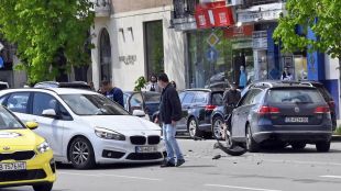 Два автомобила предизвикаха ПТП като се блъснаха на булевард Витошка