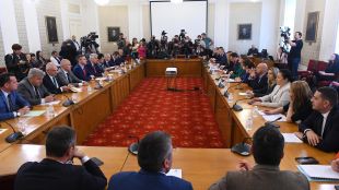 ГЕРБ СДС и БСП разговарят в парламента за съставянето на правителство