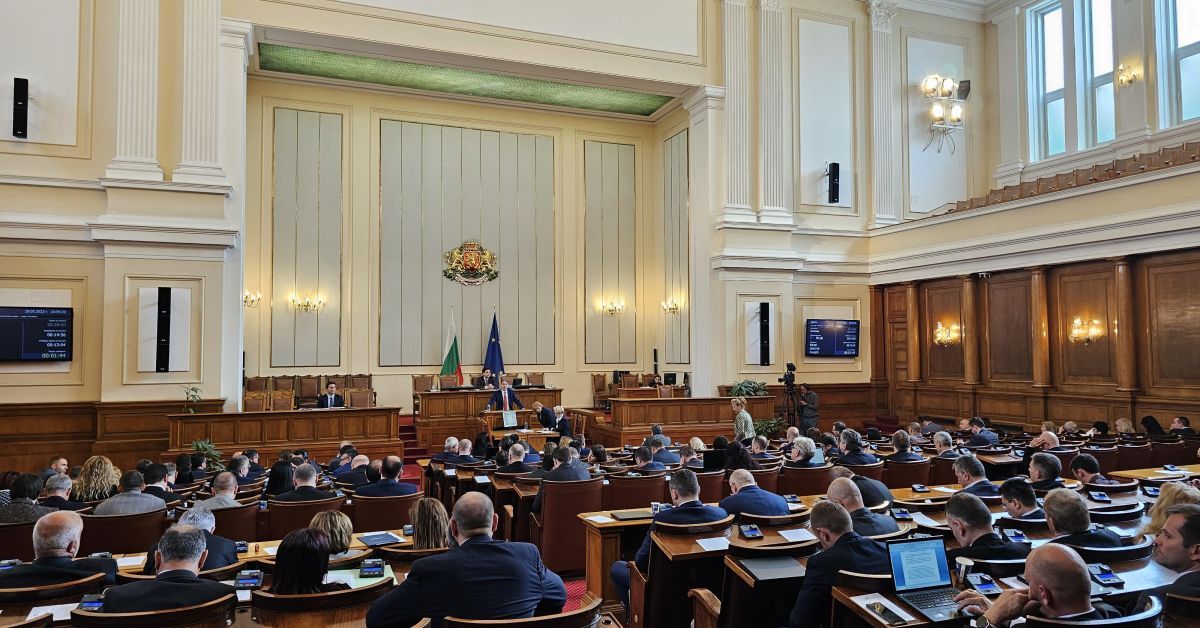Правната парламентарна комисия няма да изслушва главния прокурор Иван Гешев,