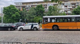 Катастрофа на бул Цар Борис III между автобус и два
