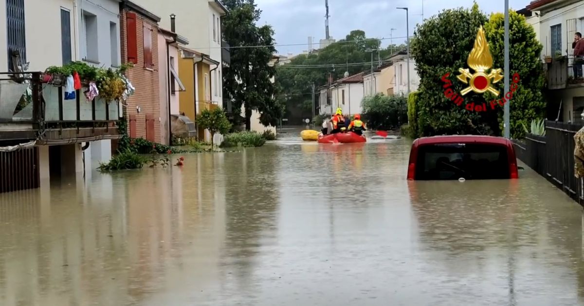 Най-малко 9 са вече жертвите на наводненията в Северна Италия.