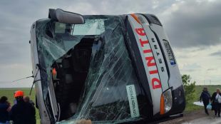 Основната версия за катастрофата с автобус край Бургас е, че шофьорът е заспал