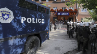 Косовските сърби влязоха в сблъсъци с полицията в Северно Косово