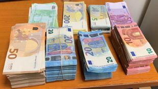 Митническите служители откриха недекларирана валута с левова равностойност над 290