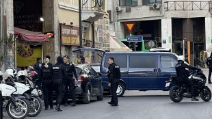 Гръцката полиция издирва убиецаТрупът е открит в локва кръв пред