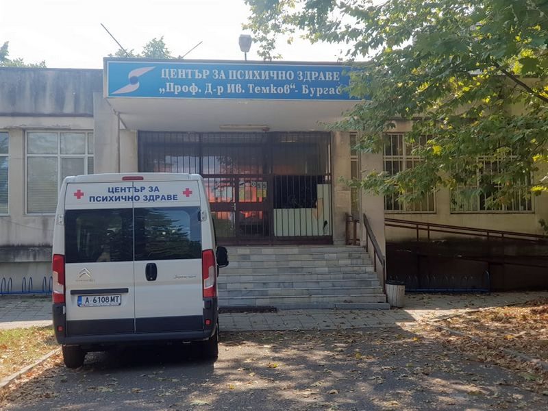 Полиция спаси самоубиец и го закара в лудница в Бургас9