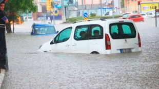 Проливен дъжд предизвика наводнения в Анкара а движението по ключови