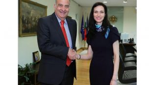 Външният министър Мария Габриел се е срещнала с американския посланик