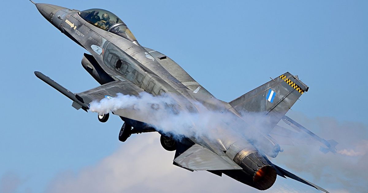 Изтребител F-16 на гръцките военновъздушни сили се разби в море