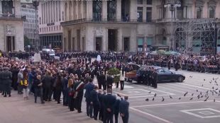В катедралата на Милано започна траурната церемония за бившия премиер