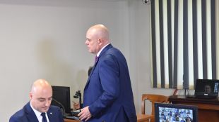 Главният прокурор Иван Гешев напусна заедно с адвокатката си Радостина