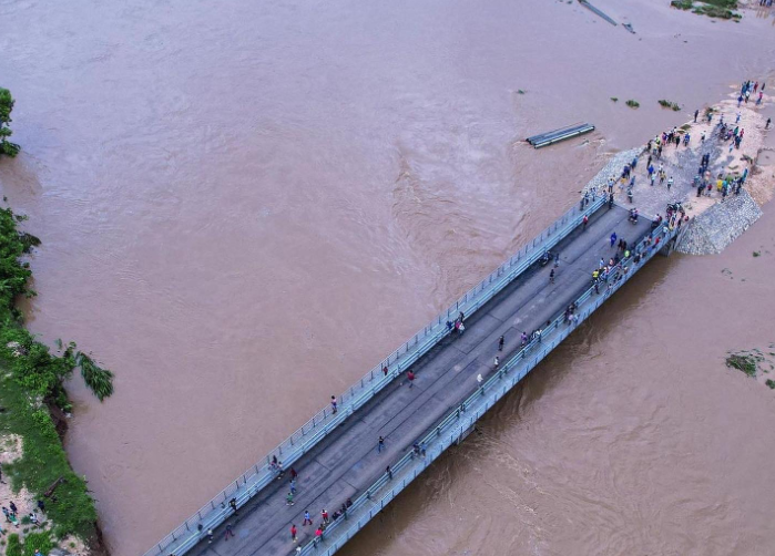 Най-малко 15 души са загинали в резултат на проливни дъждове