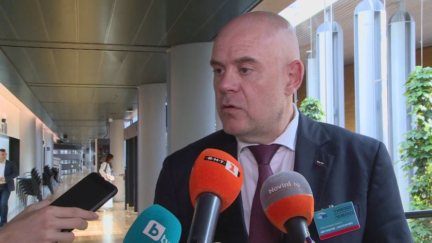 Главният прокурор Иван Гешев ще изчака решението на президента Румен
