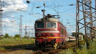 Бързият влак по направление София – Варна е спрял по