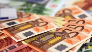 130 000 недекларирани евро задържаха митнически служители от ТД Митница