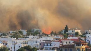 Всички туристи и местни жители евакуирани от хотели в Родос