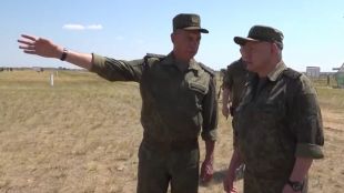 Руският министър на отбраната Сергей Шойгу е инспектирал войскови части