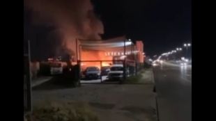 Няколко автомобила изгоряха при пожар избухнал късно снощи 16 юли