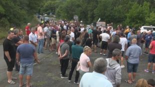Жители на няколко села протестираха край пътя Бургас Созопол Те