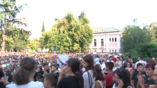 Стотици гневни граждани на Стара Загора тръгнаха на шествие из