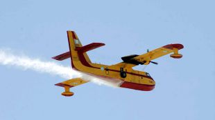 Самолет гасящ пожарите в Гърция катастрофира Машината Canadair участваше в потушаването