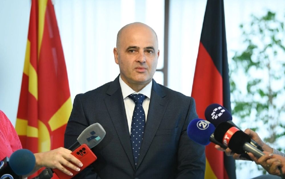 Премиерът на Северна Македония подаде оставка.По-късно се очаква оставката на