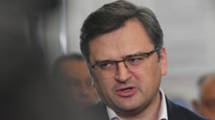 Украинският външен министър Дмитрий Кулеба е ухапан от куче За