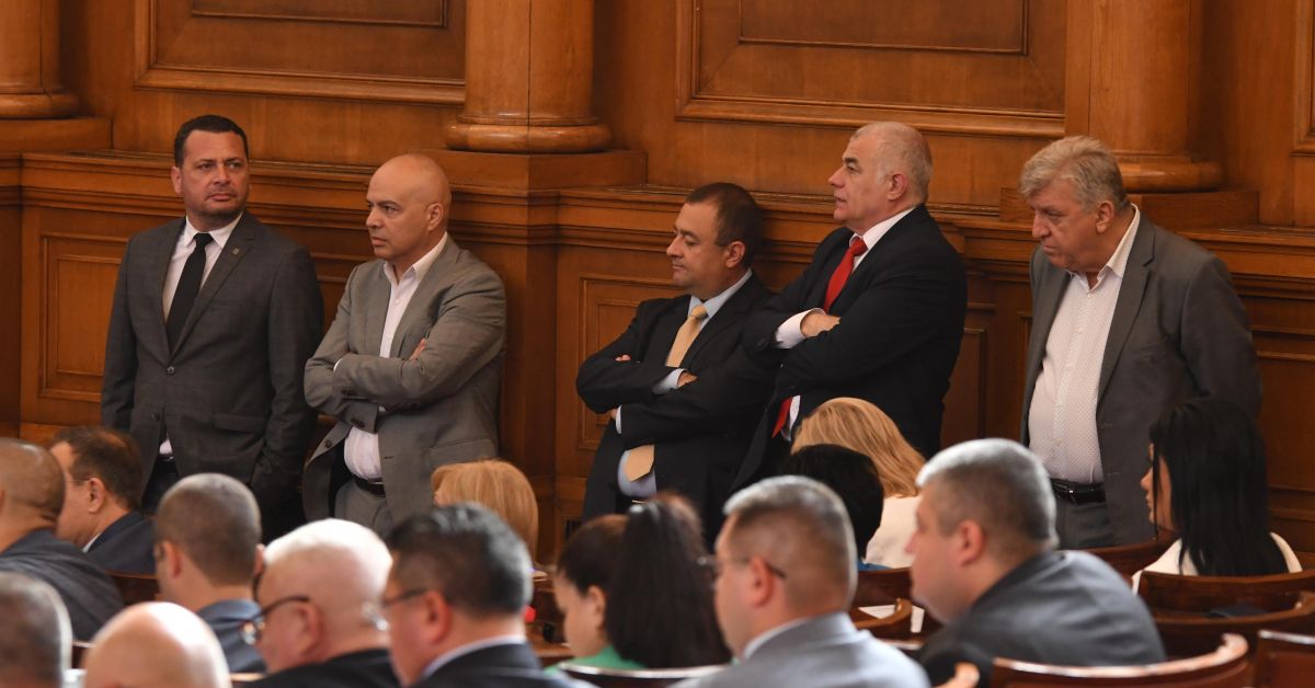 Депутатите от Възраждане, подкрепени от БСП, настояват насроченото извънредно заседание