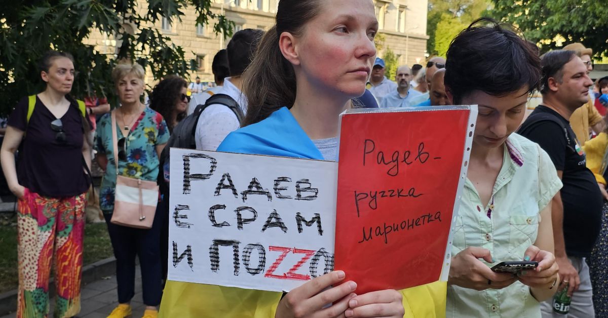 Два протеста се провеждат пред сградата на Президентството в София. Едната
