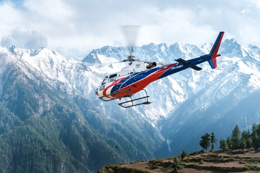 Хеликоптер на непалската Manang Air, превозващ шестима души, се разби