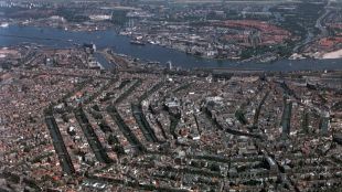 Съветът на Амстердам забрани на круизните кораби да влизат в