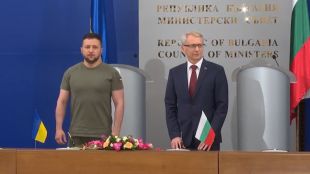 Премиерът Николай Денков и украинският президент дават съвместен брифинг след