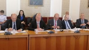 Ресорната парламентарна комисия не прие бюджета за отбрана От ДПС