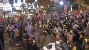 Десетки хиляди протестиращи излязоха по улиците на Перу вчера на