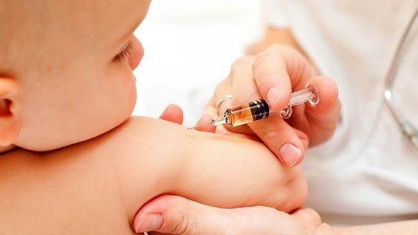 Фирмата производител имала затрудненияЗабавянето на ваксинацията е неблагоприятноЛипсва 6-компонентната ваксина