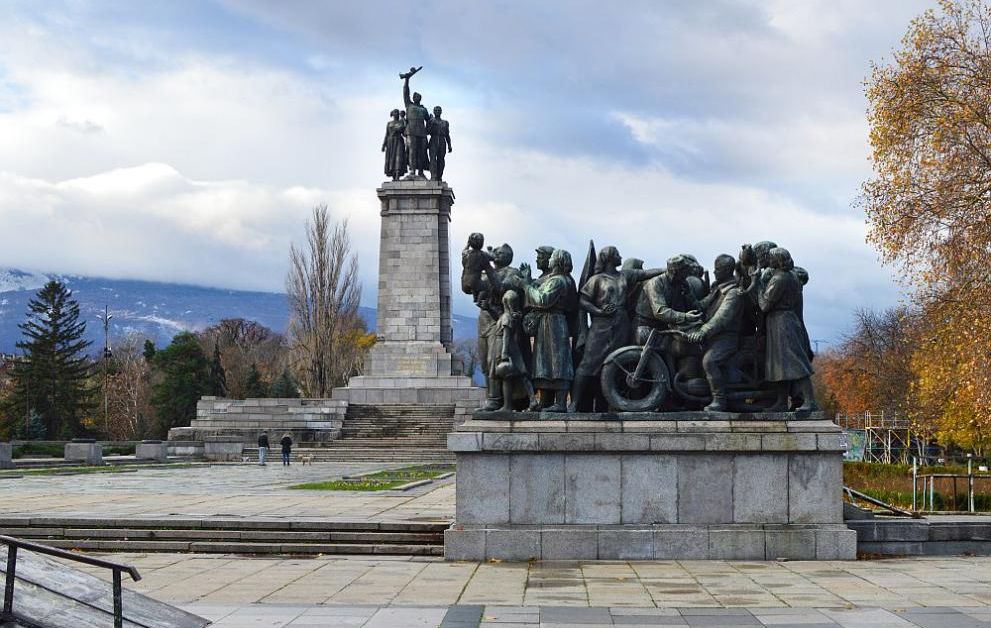 От областната администрация на София поиска премахване на Паметника на