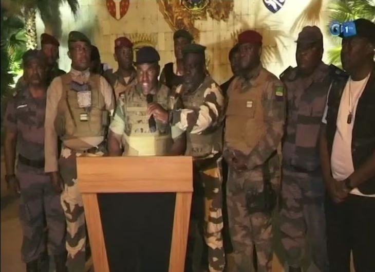 Военните, които извършиха вчера преврат в Габон, обещаха днес да