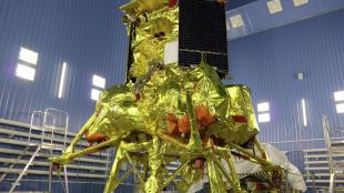 Апаратът тръгна в недпресказуема орбитаПредстои кацане на индийска сондаПървата лунна